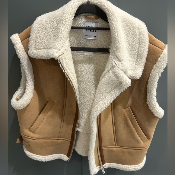 Zara Sherpa and faux leather vest. XS - Picture 1 of 4